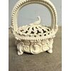 Antico scaldino in ceramica smaltata bianca con lavorazione a rilievo e traforata, primo '800, 22x40x14 cm.