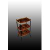 Piccolo tavolino etagere francese stile Napoleone III riccamente intarsiato