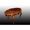 Magnifico tavolo da salotto ovale smerlato riccamente intarsiato stile Luigi XV del 1800