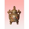 Vaso Brucia Essenze in porcellana Giapponese Satsuma del 1800 riccamente decorato fondo oro e personaggi 