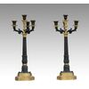 Coppia di candelabri antichi Carlo X a quattro fiamme in bronzo dorato e bronzo brunito. Francia inizio XIX secolo.