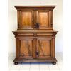 Credenza doppio corpo in noce . XVIII secolo