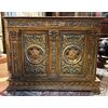 ARM249 - Credenza laccata, dorata e scolpita, epoca '800,misure cm L 170 x H 130 x P 63