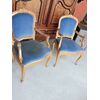 Coppia di poltrone in legno dorato con gambe mosse