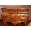 Antico maestoso cassettone comò francese stile Reggenza del 1800 in bois de rose con marmo e bronzi