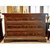 Cassettone del 1600 con Bugne Scolpite
