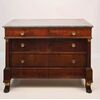 Walnut veneered chest of drawers, first quarter of the 19th century.