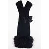 “Mila Schön” abito nero goffrato con fiocco e piume di struzzo