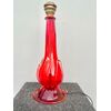 Lampada in vetro rosso con applicazioni in rilievo trasparenti con foglia oro.Murano.