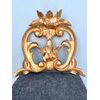 Fregio in legno intagliato e foglia oro con motivi rocaille e floreali.