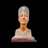 Busto di Nefertiti in terracotta dipinta.Italia