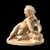Scultura in terracotta raffigurante bimbo che versa liquido da un vaso.