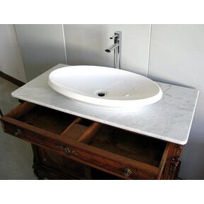 ERA 15, mobile da bagno con lavabo in mineralmarmo, struttura in alluminio  e specchiera con applique di BelBagno