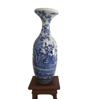 Painted porcelain vase, Japan, late 18th - early 19th century     