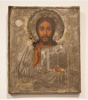 Antica icona russa del 1800 raffigurante Gesù con copertura in argento inciso