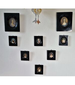 30. Gruppo  di sette miniature dipinte ad olio su avoriolina