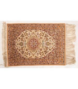 ISFAHAN carpet with silk warp     