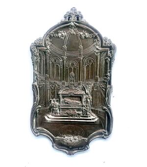 Placca bassorilievo in argento sbalzato su legno con soggetto religioso.Francia.