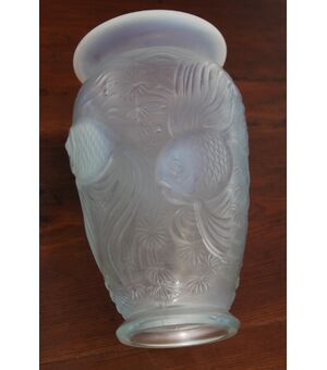 Antico vaso  liberty/ art deco in vetro opalino iridescente  anni 30 . Splendido. Altezza cm 23 