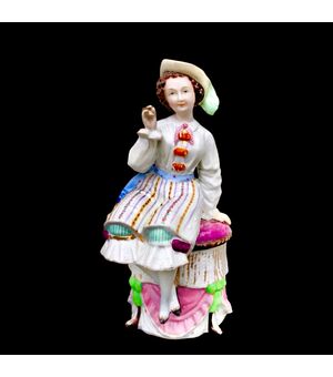 Scatola porta-tabacco in porcellana con figura femminile con sigaro.Francia. 