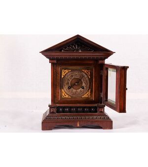 Orologio da appoggio a forma di casetta inglese del 1800