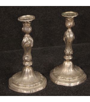Coppia di candelabri italiani in metallo argentato del XX secolo
