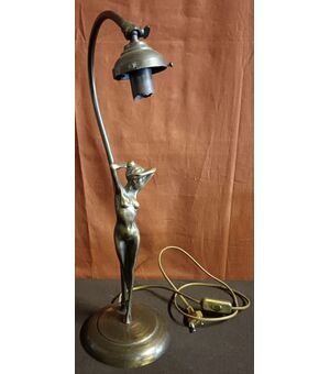 lampada in stile Liberty del '900