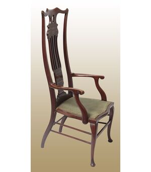 Bellissima poltrona vittoriana Correct Chair del 1800 in legno di mogano riccamente intarsiato
