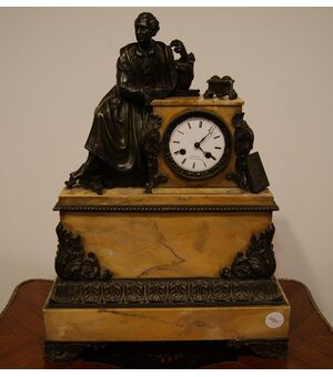 Antico orologio da tavolo francese del 1800 stile Impero in bronzo e marmo giallo Siena