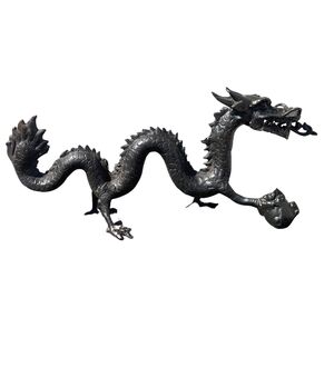 Scultura orientale raffigurante un drago in bronzo.