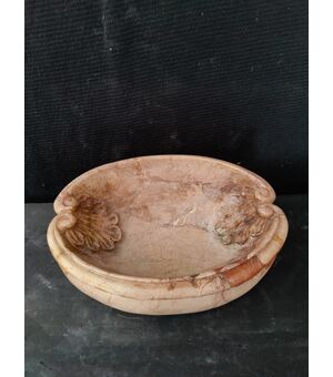 Deliziosa acquasantiera ovale in marmo breccia - 35 x 25 cm