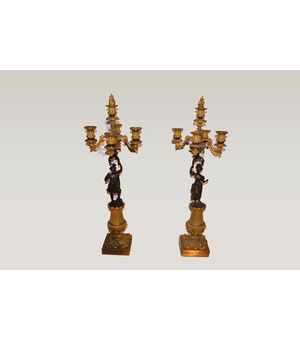 Coppia di stupendi candelabri con sculture in bronzo Francesi de 1800 Stile Impero