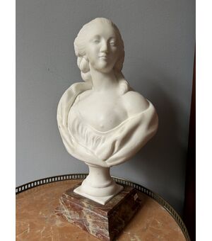 Busto di marmo bianco "Madame de Pompadour"