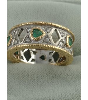 Anello fascia con smeraldi e diamanti 