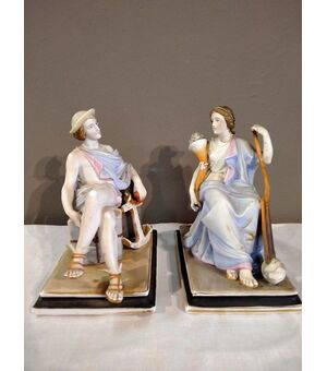 Coppia di statuine in porcellana Biscuit francese del 1800