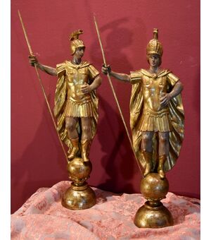 Coppia di soldati romani in legno dorato - Roma, XVIII secolo