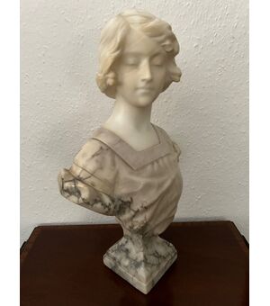 Busto di Alabastro di una donna dell'Ottocento