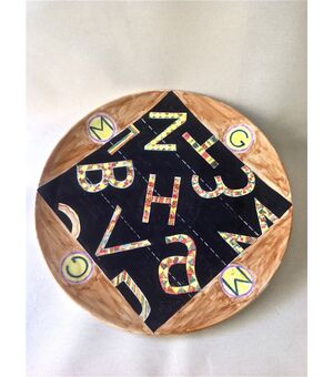 PIATTO in CERAMICA DECORATO A MANO "GIORGIO MATTIOLI - ROMA, 1989"  DIAM. 60 cm  (non ha restauri)
