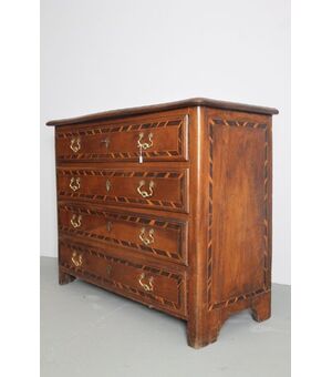 Antico Canterano 1750 chest of drawers in walnut with inlays and boxwood and briar. Louis XV chest of drawers.     