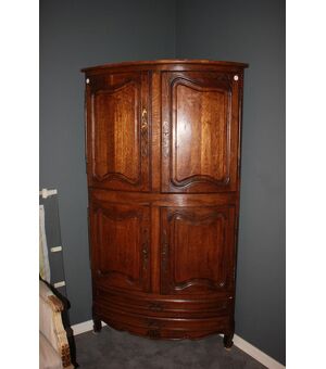 Grande Angoliera Stile Provenzale in Legno di Noce con 4 Ante e 2 Cassetti