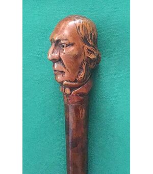 Bastone da passeggio con pomolo in legno di bosso raffigurante testa maschile,canna in legno di albero da frutto.