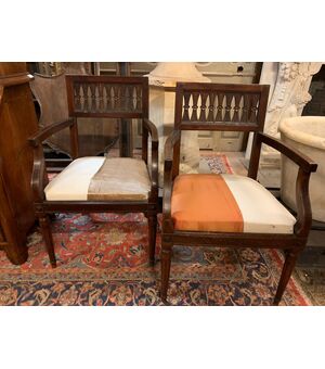 PANC156 - N. 2 Poltroncine in noce, misure cm L 60 x P 54 x H 93  
