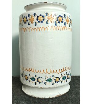 Vaso ‘cilindro’ in maiolica compendiaria con decoro vegetale e geometrico stilizzato.Castelli d’Abruzzo.