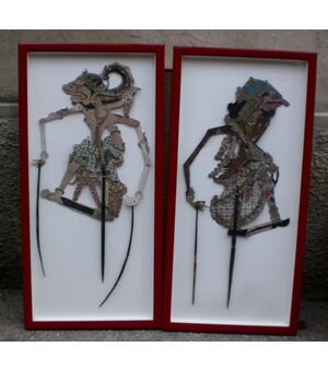 due figure per ombre cinesi in cuoio , legno e  carta dipinti;