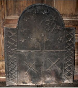 P127 plate cast iron fireplace dated 1689, mis. 71 cm x 82 alt.