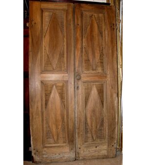 ptci416 door in walnut end &#39;700 mes. H252 cm in width. 136 cm