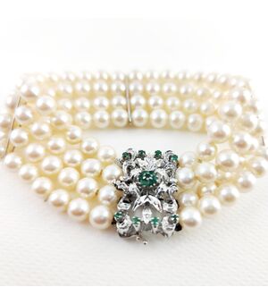 Bracciale in oro bianco con smeraldi e perle