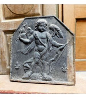 P137 cast iron plate with depicted Cupid, cm 61 xh 63     