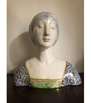 Majolica bust, Renaissance lady. Minghetti.Bologna Manufacturing.     