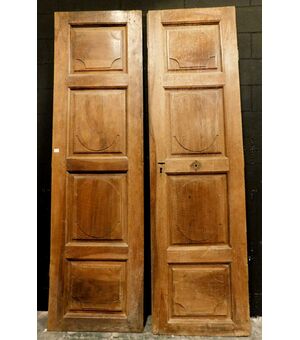 pts544 two walnut doors paneled two sizes. h cm239x135 / 228 x 132 cm thick 3.7     